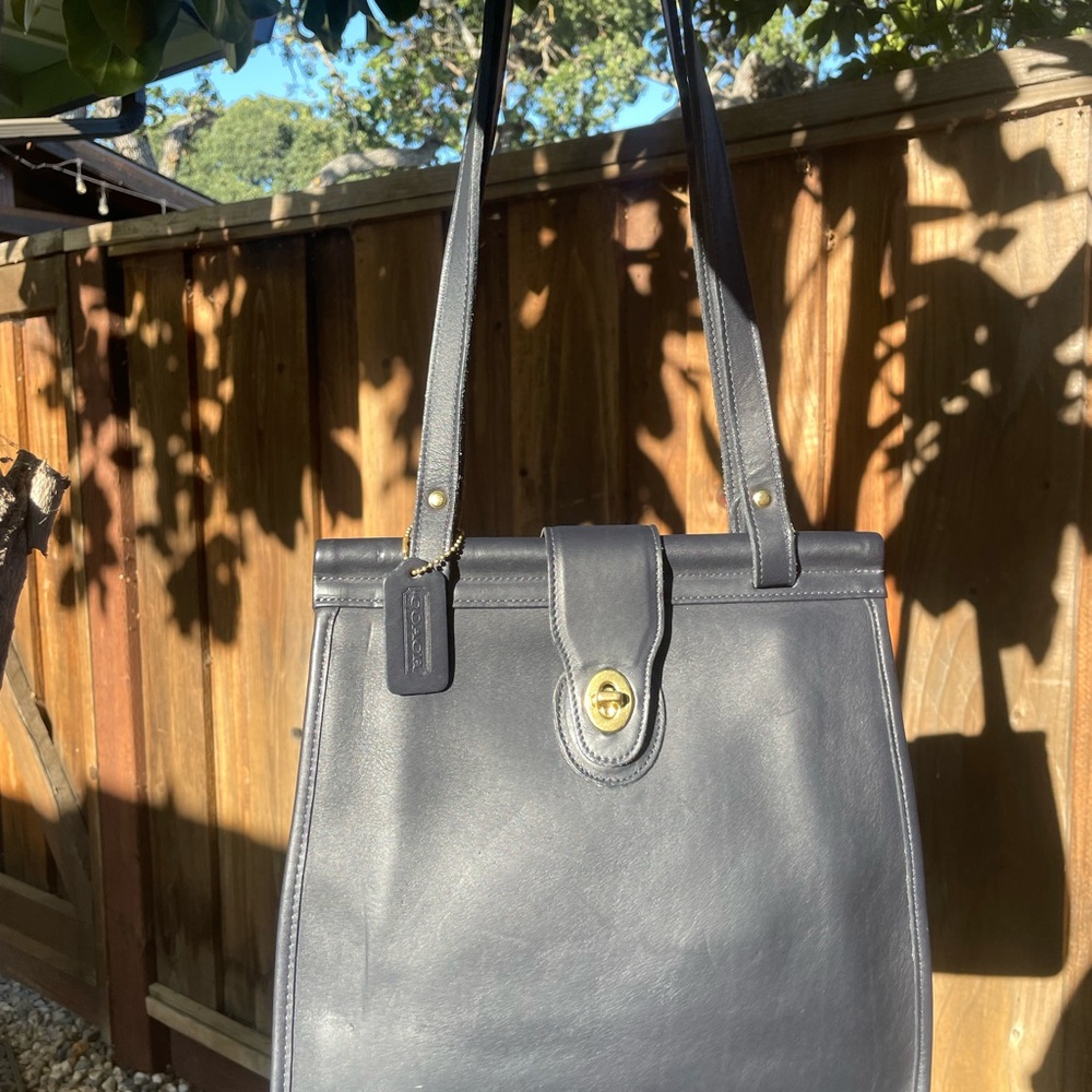 Elegant Black Leather Shoulder Bag
